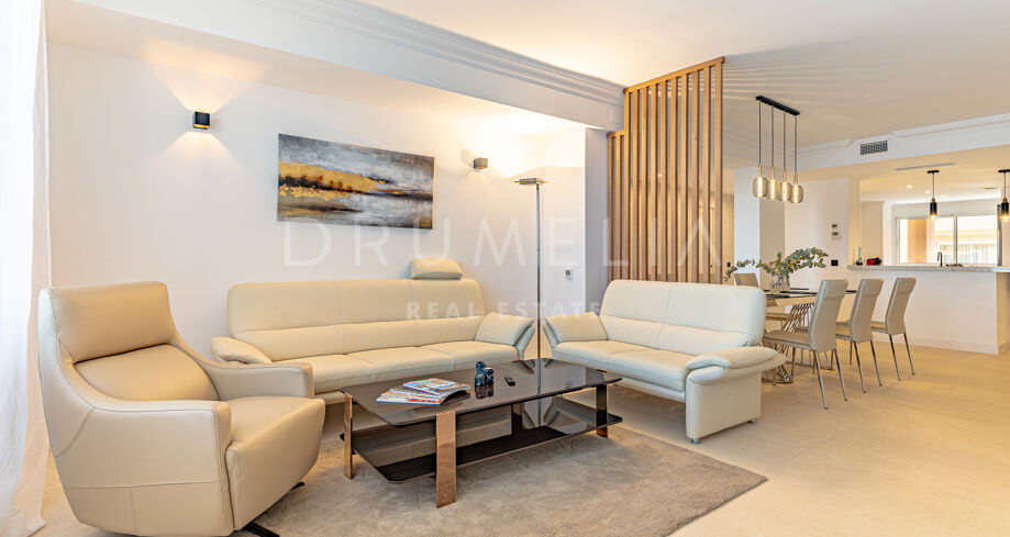 Apartment in Magna Marbella with Sea and Africa Views