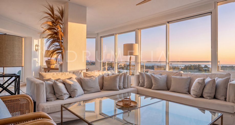 Stunning newly renovated penthouse with 360º views of the sea, golf and La Concha mountain in Guadalmina Alta – Long-Term Rental