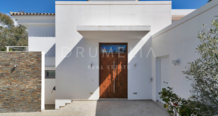 Renovierte Villa zum Verkauf in Las Lomas de Nueva Andalucía, Marbella