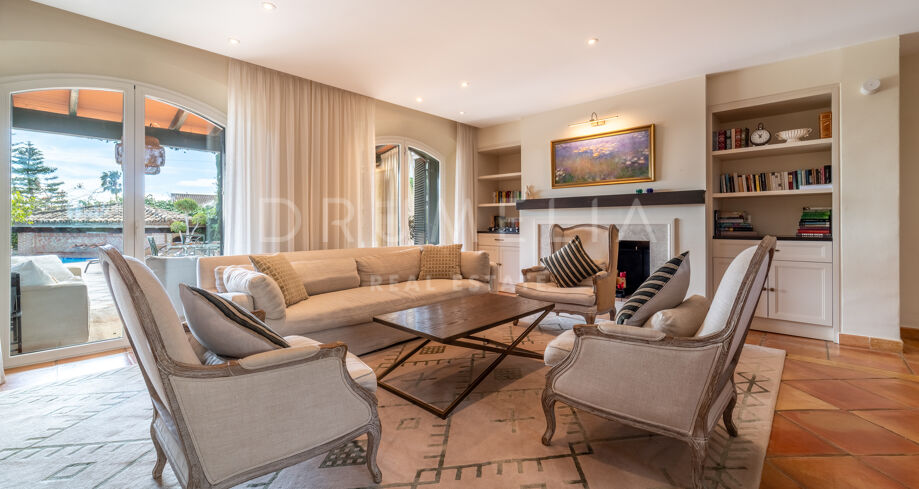 Four-bedroom villa with private pool and sea views in El Higueral, Marbella