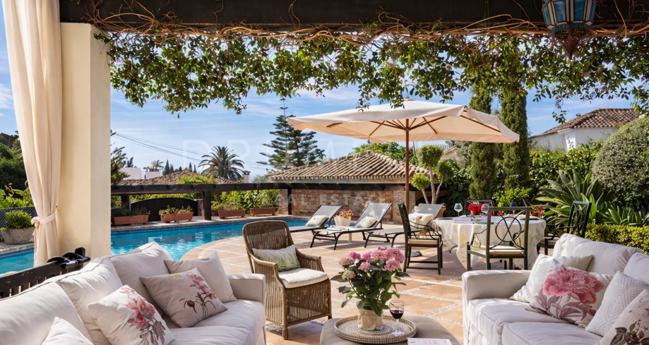 Four-bedroom villa with private pool and sea views in El Higueral, Marbella
