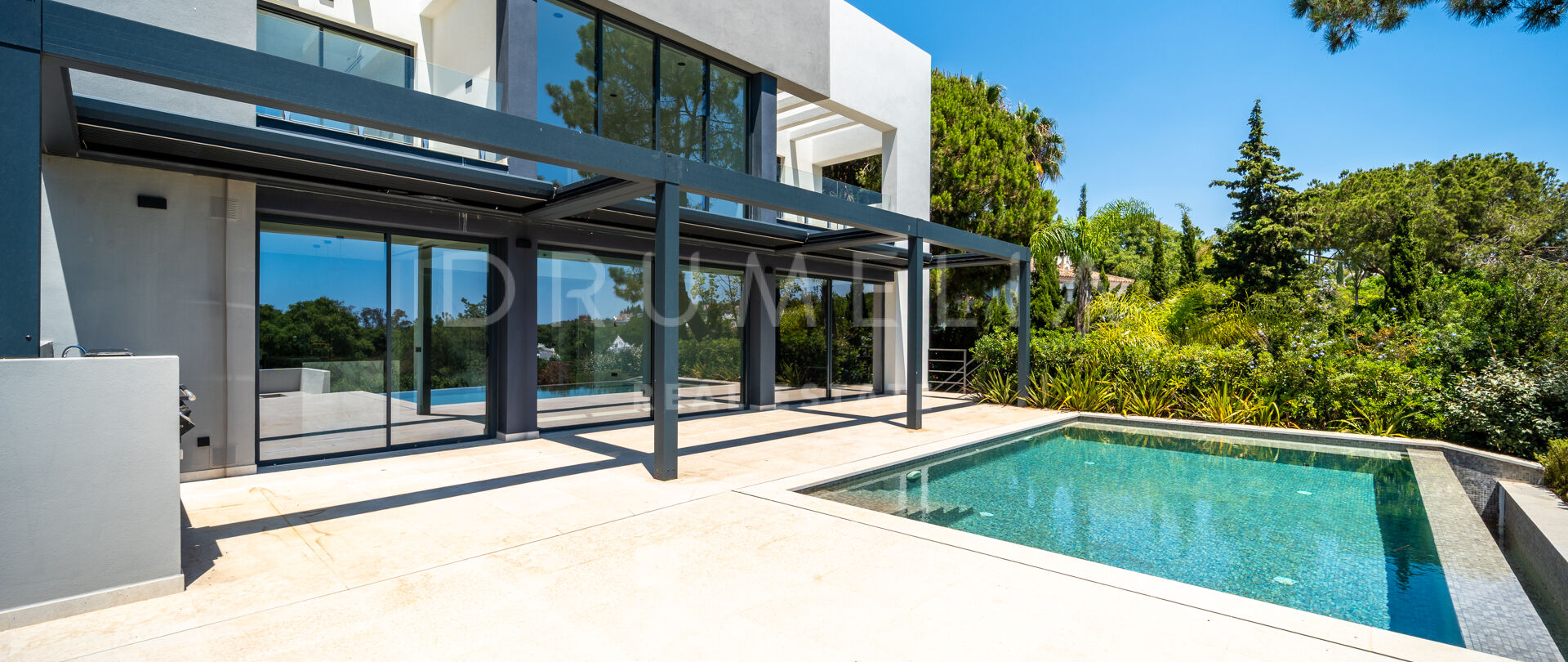 Four-bedroom contemporary villa with private pool and terraces in Hacienda Las Chapas, Marbella East