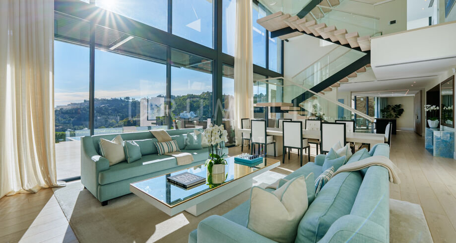 Modern villa with panoramic sea and mountain views in El Madroñal, Benahavís