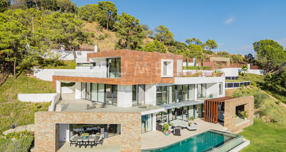 Moderne Villa mit Panoramablick auf Meer und Berge in El Madroñal, Benahavís
