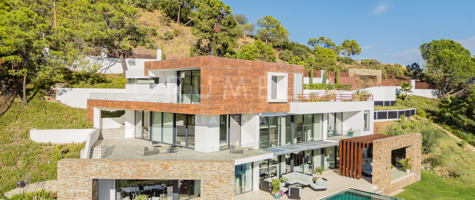 Moderne villa med panoramautsikt over hav og fjell i El Madroñal, Benahavís