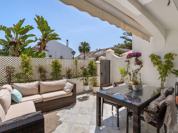 Townhouse with terrace and garage in Golden Mile