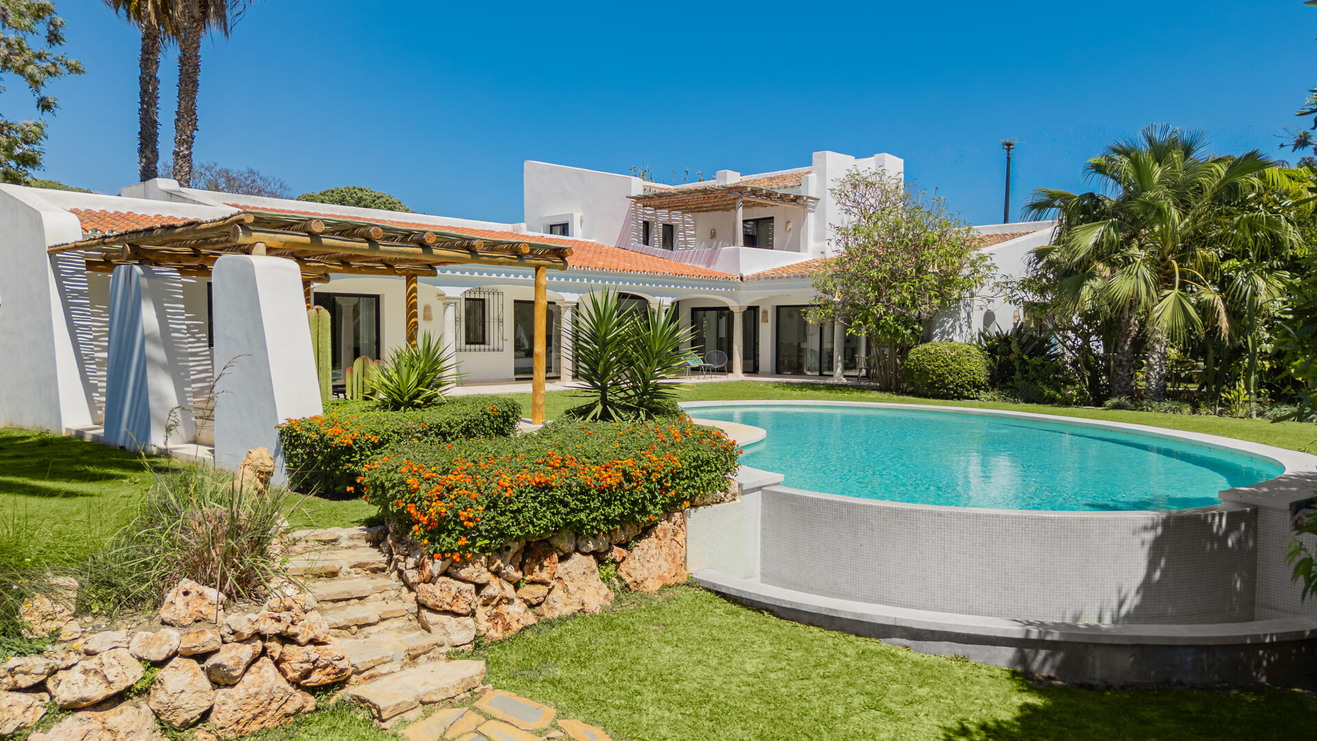 Villa Jori - Andalusian-Style Residence near the Beach in Guadalmina Baja