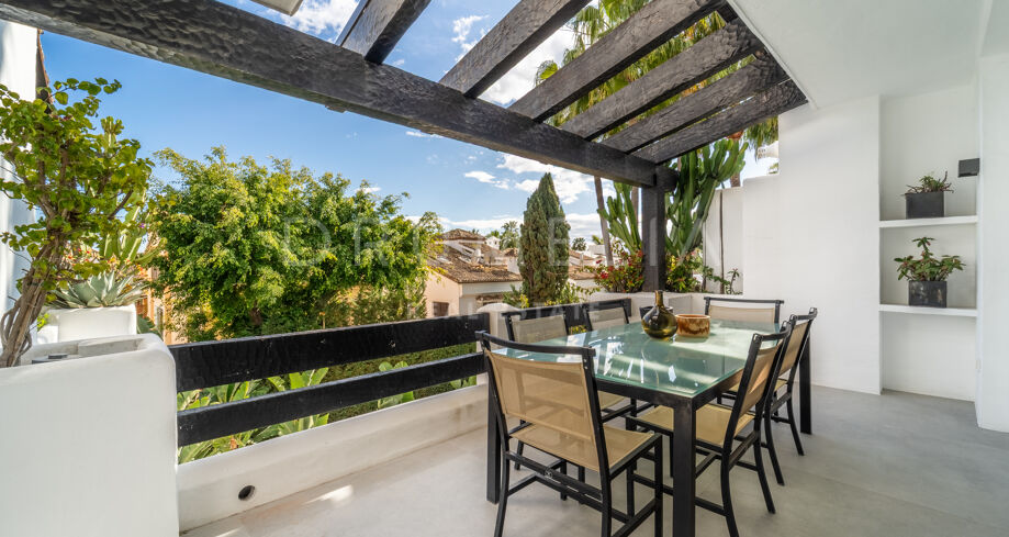 Ático dúplex con vistas al mar y terrazas en la Milla de Oro