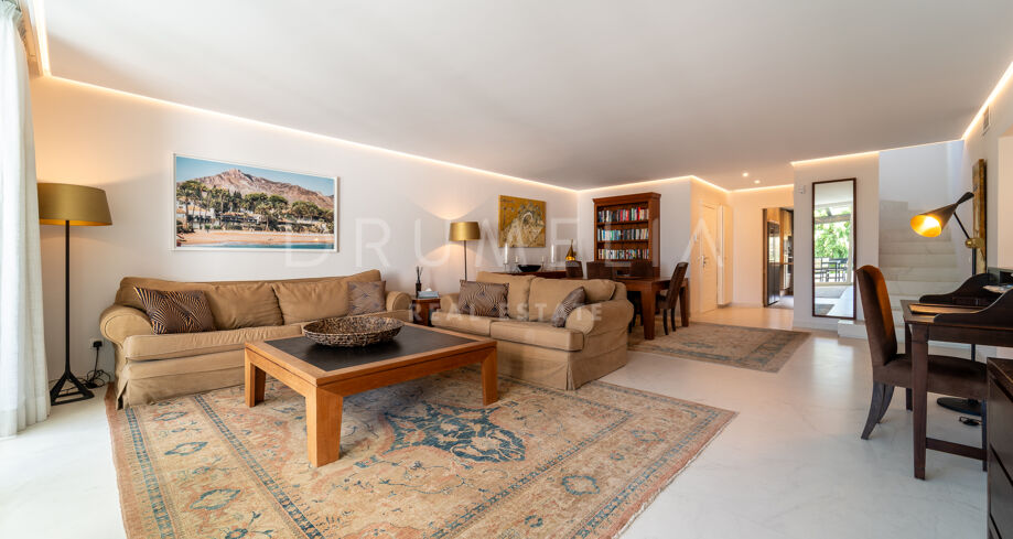 Ático dúplex con vistas al mar y terrazas en la Milla de Oro