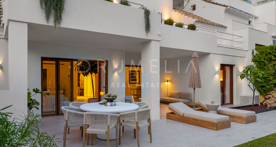 Duplex met tuin en golf toegang in Nueva Andalucía