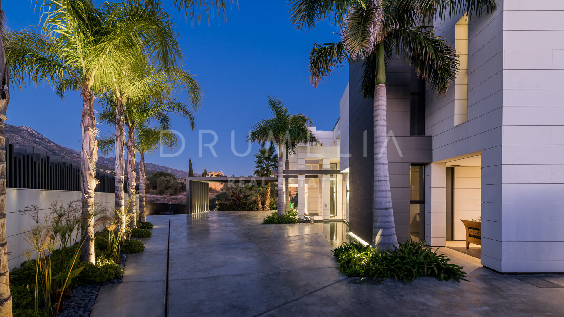 Outstanding New Contemporary Style Luxury House, Golden Mile, Marbella