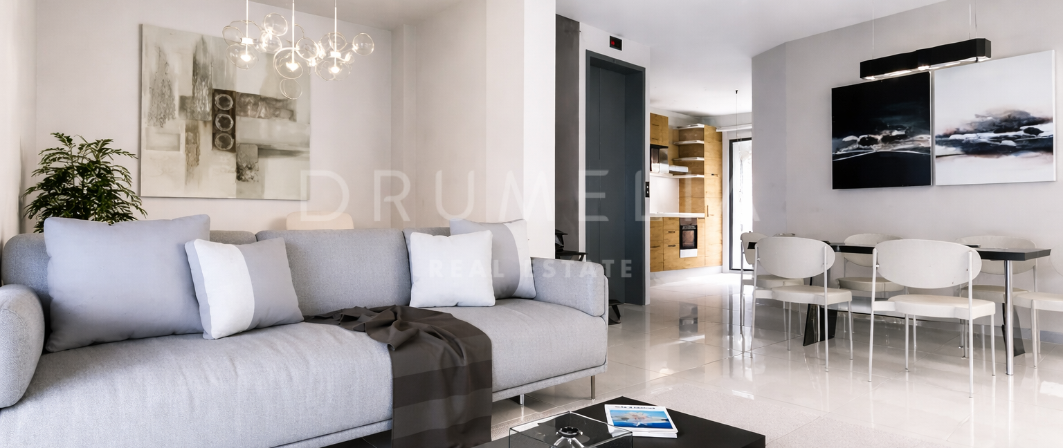 New build semi-detached house with pool in Estepona