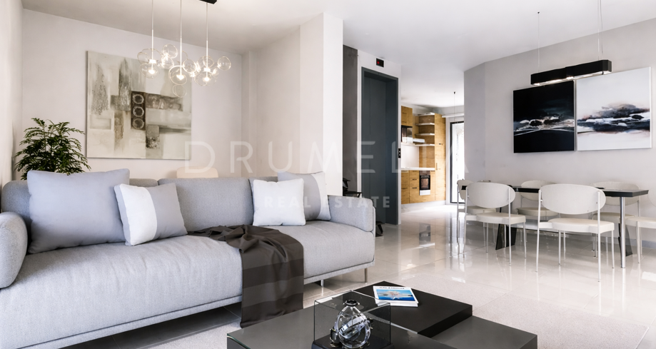 New build semi-detached house with pool in Estepona