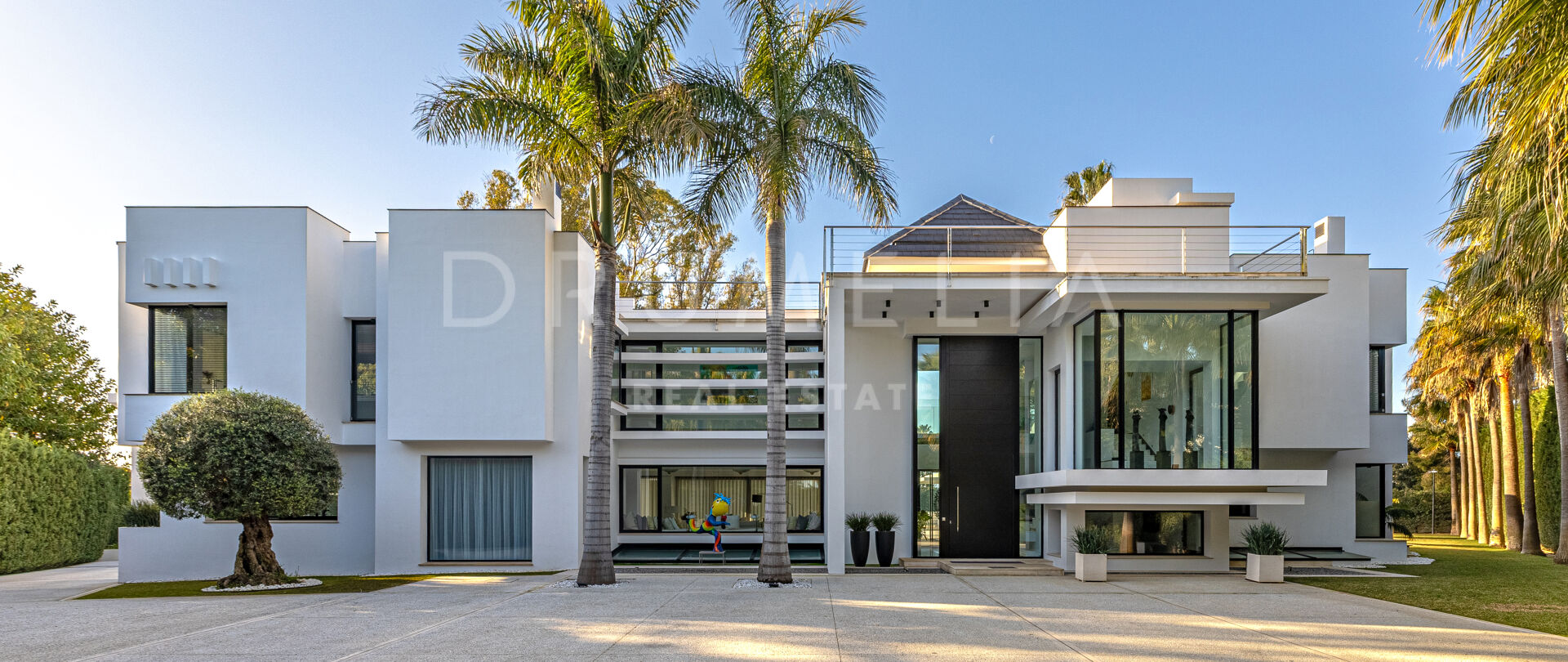 Contemporary villa for sale in Guadalmina Baja, San Pedro