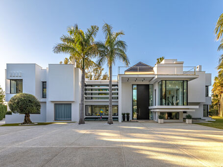 Contemporary villa for sale in Guadalmina Baja, San Pedro