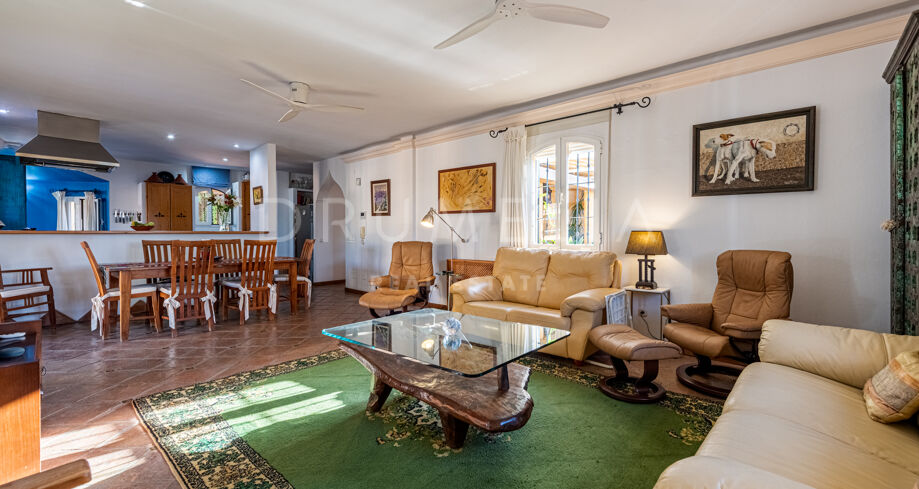 Andalusian Villa with Panoramic Valley Views, Tennis Court & Guest House in Alhaurín de la Torre, Málaga