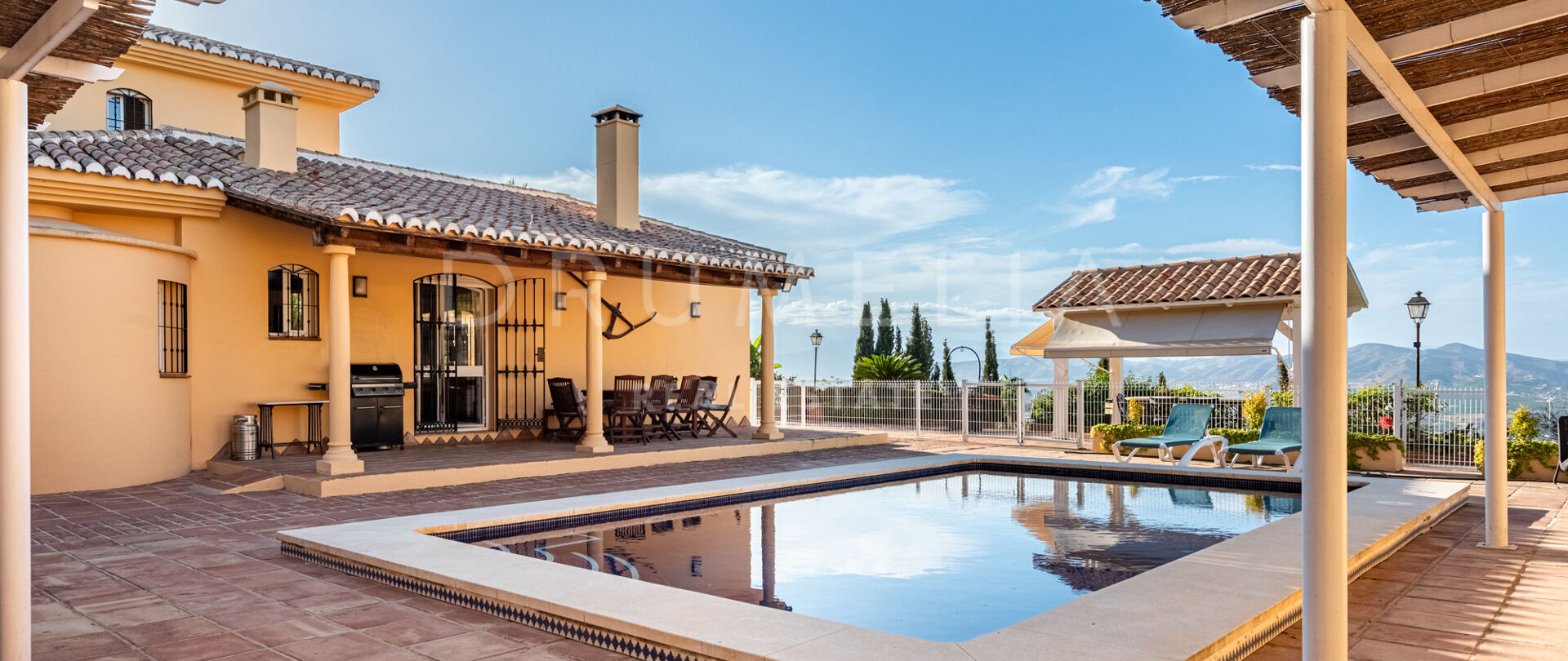 Andalusian Villa with Panoramic Valley Views, Tennis Court & Guest House in Alhaurín de la Torre, Málaga