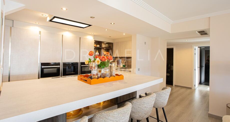 Apartamento con vistas al mar y al golf en Los Flamingos, Benahavís