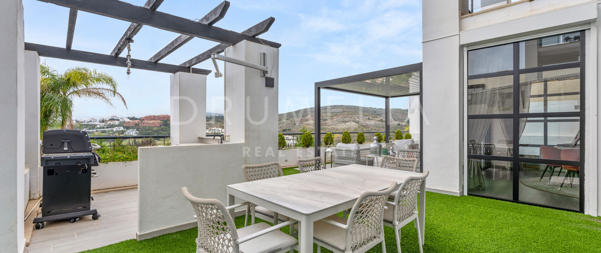 Apartment with sea and golf views in Los Flamingos, Benahavís