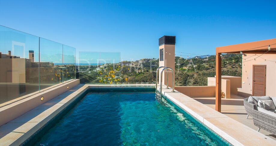 Takvåning med privat takpool i Real de la Quinta