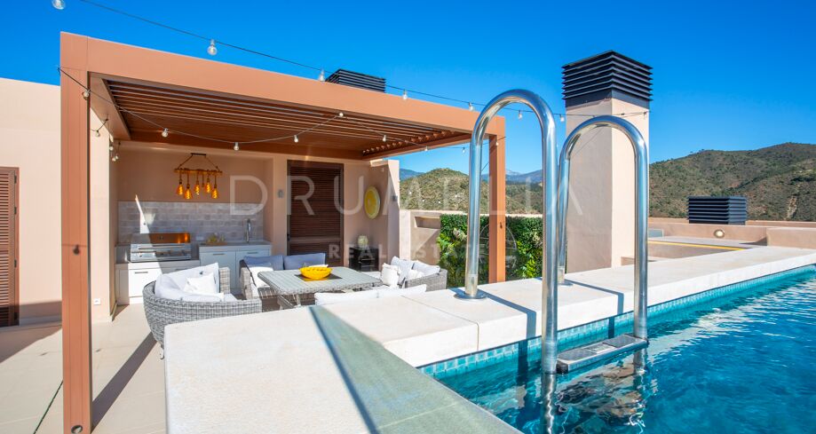 Takvåning med privat takpool i Real de la Quinta