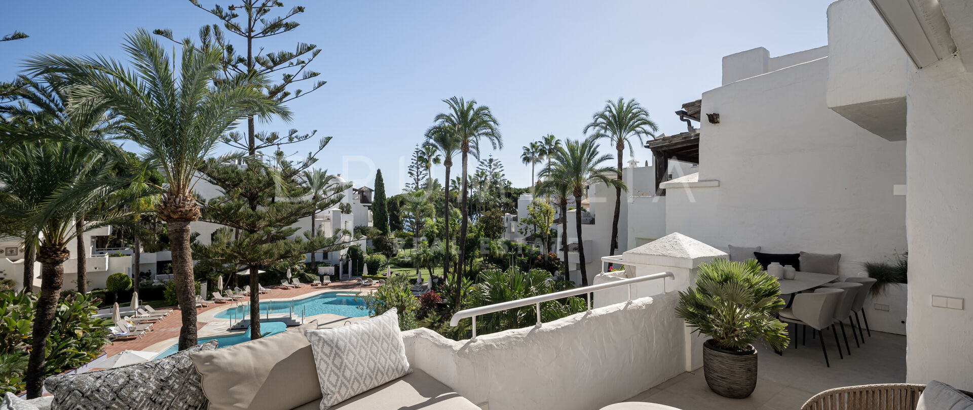 Førstelinje strand-dupleks toppleilighet med sjøutsikt på Marbellas Golden Mile