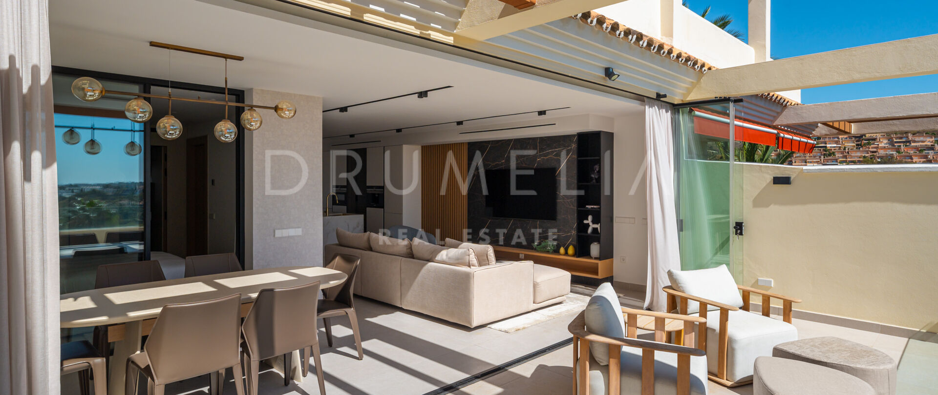 Luxury Apartment in Nueva Andalucía with Panoramic Sea, Mountain and Lake Views