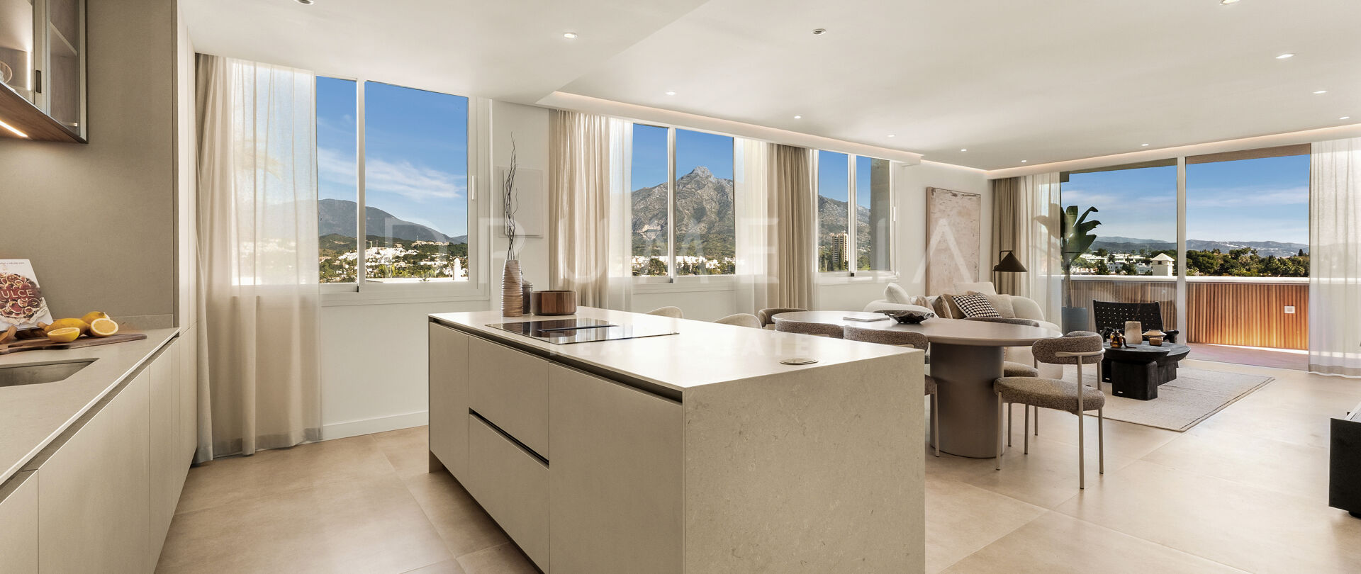 Renoviertes Apartment mit Panoramablick auf La Concha in Nueva Andalucía, Marbella