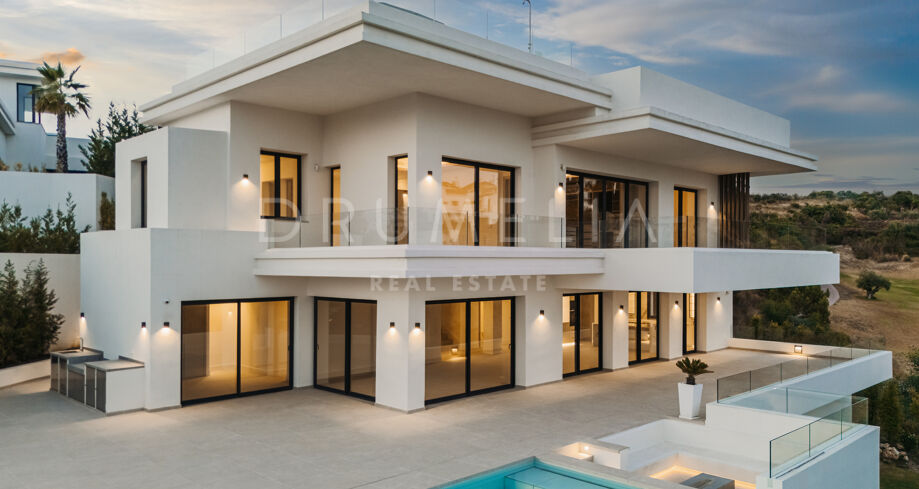 Modern Villa with Panoramic Sea & Golf Views in La Resina Golf, Estepona East
