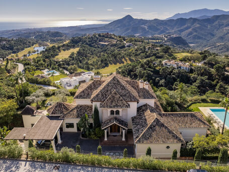 Elegant Villa with Panoramic Views in La Zagaleta, Benahavís