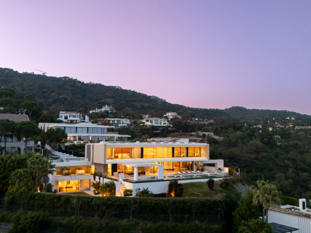 Moderne luksusvilla med panoramautsikt over havet i El Madroñal, Benahavís