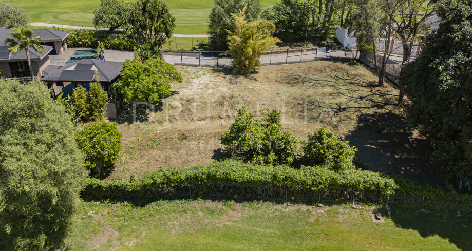 Guadalmina 23 - Wohnbaugrundstück mit aktiver Baugenehmigung und inklusive Projekt, direkt am Golfplatz in Guadalmina Alta, San Pedro de Alcántara