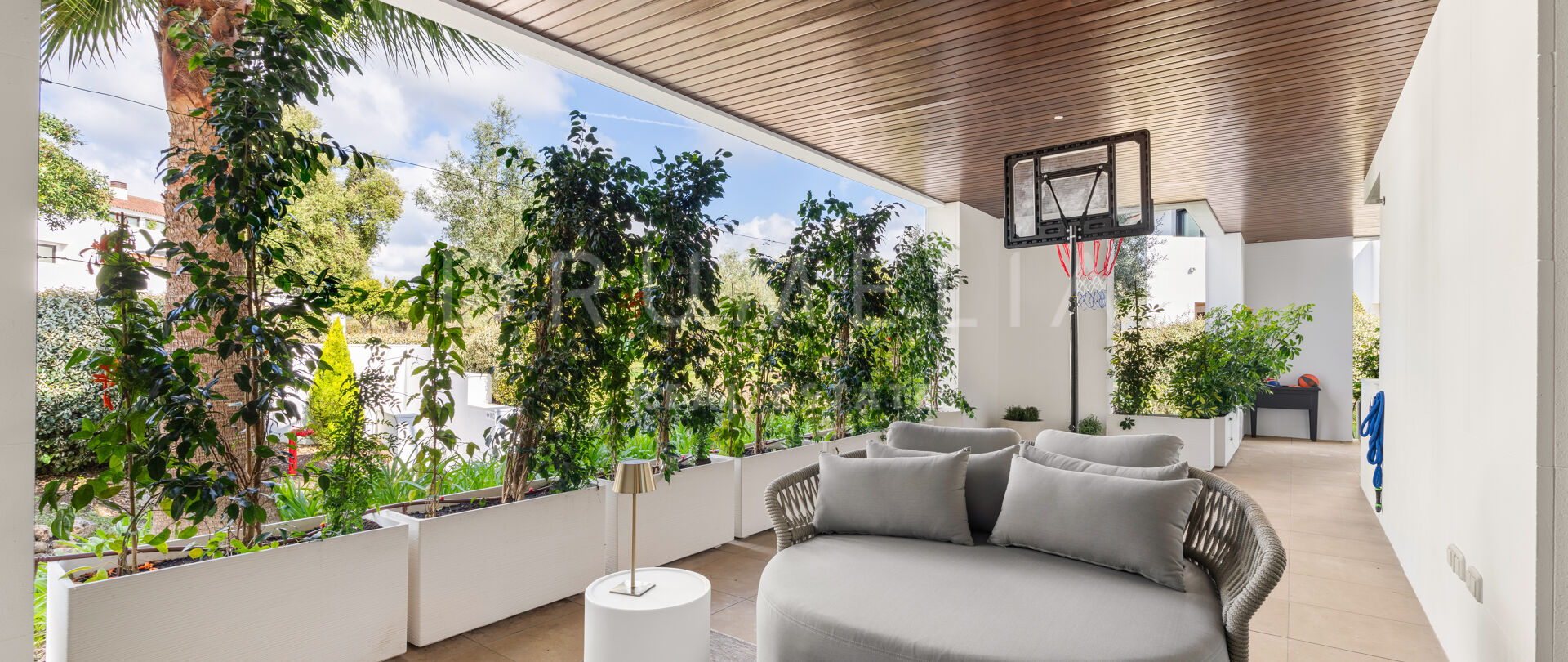 Luxury Ground Floor Duplex with Private Garden in Hacienda de Valderrama, Sotogrande