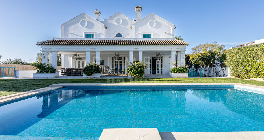 Luxusvilla in Huerta de Belón: Großzügigkeit, Privatsphäre und Licht im Herzen von Marbella