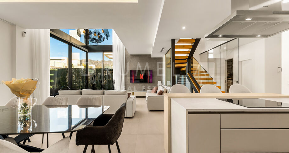 Moderne Villa in Río Real mit Meerblick und privatem Pool