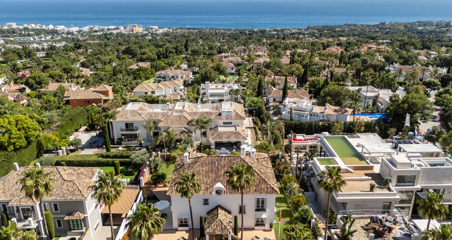 Elegante klassieke villa met zeezicht in Sierra Blanca, Marbella