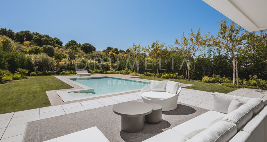 Moderne villa met zwembad in El Paraíso, New Golden Mile
