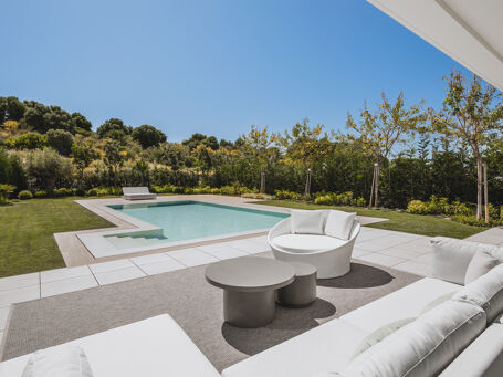 Moderne villa met zwembad in El Paraíso, New Golden Mile