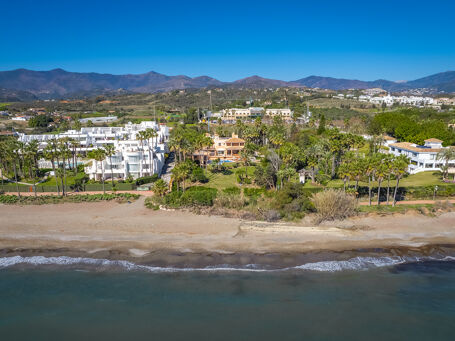 Frontline beach villa with guest apartment in Hacienda Beach, Estepona
