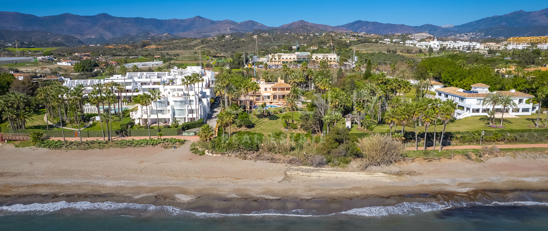 Frontline beach villa with guest apartment in Hacienda Beach, Estepona