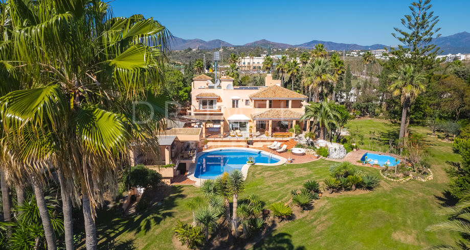 Frontline beach villa with guest apartment in Hacienda Beach, Estepona