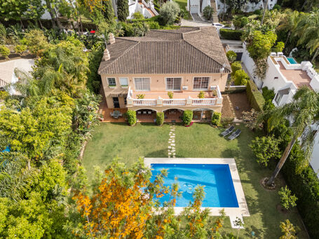 Charming 5-Bedroom Andalusian Villa with Private Pool in Atalaya Río Verde, Marbella