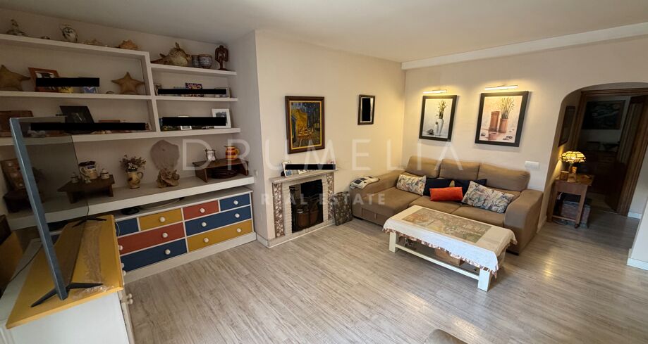 Corner ground floor apartment with terrace in Nagüeles, Marbella
