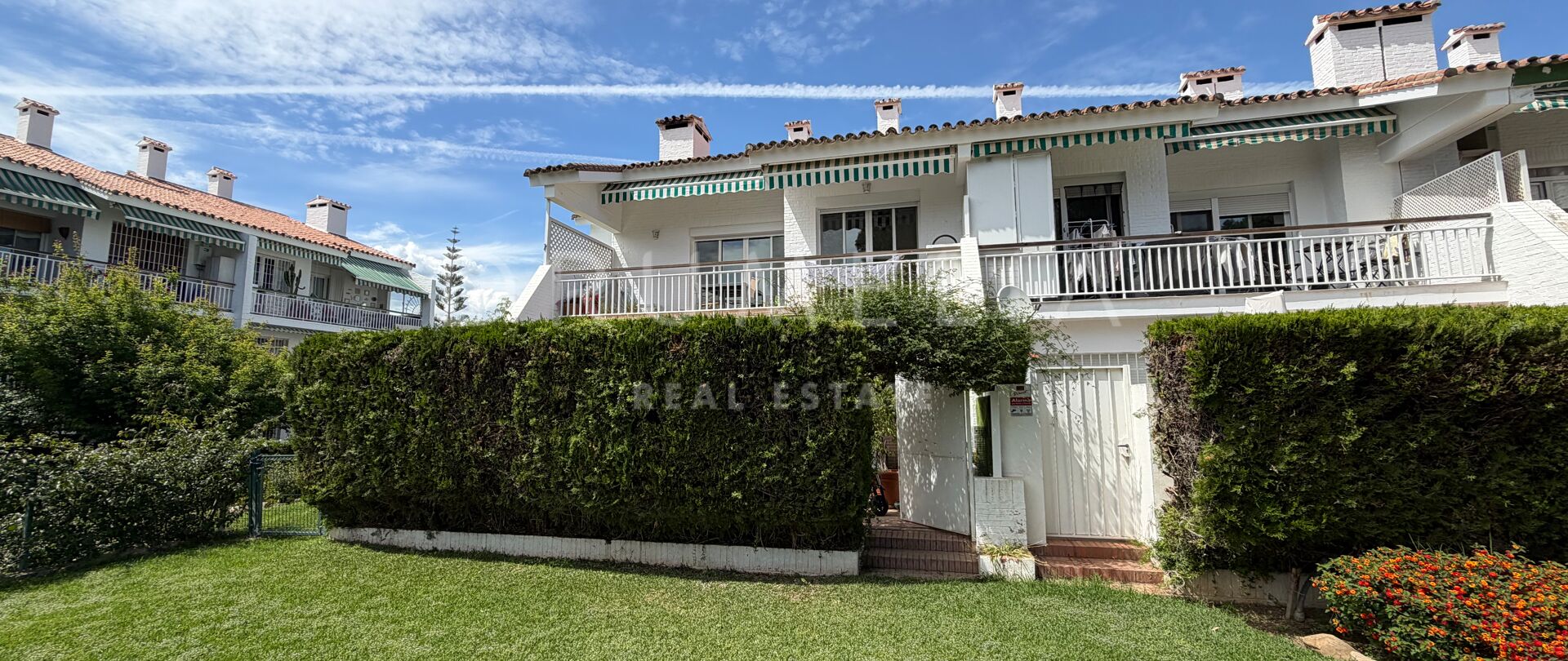 Corner ground floor apartment with terrace in Nagüeles, Marbella