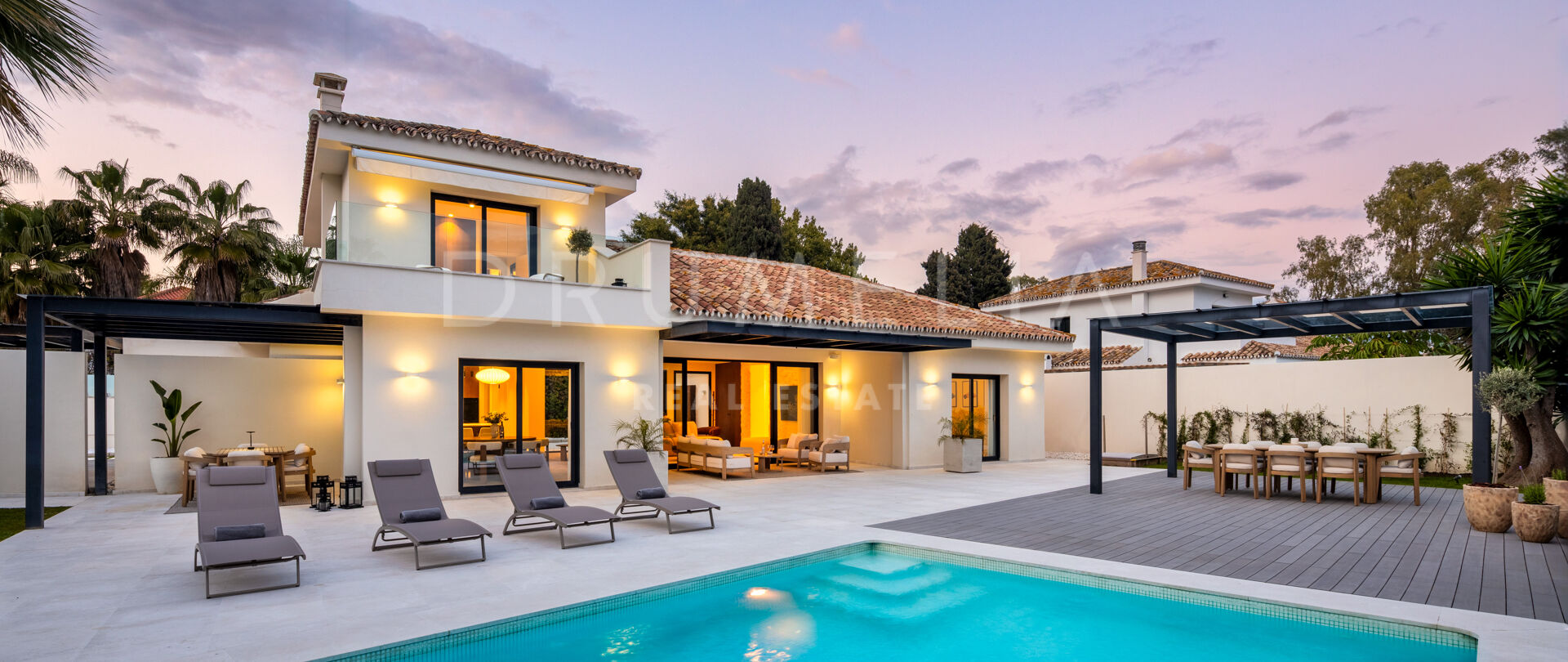 Élégante Villa Méditerranéenne Contemporaine Près de la Plage à Cortijo Blanco