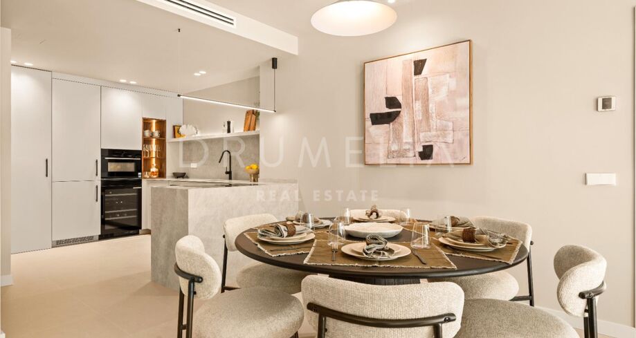 Elegant renovert duplex med golfutsikt i Eagles Village, Benahavís