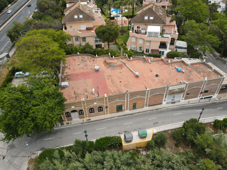 Unieke Investeringskans in Elviria - Ruim Commercieel Pand Dicht bij Zee