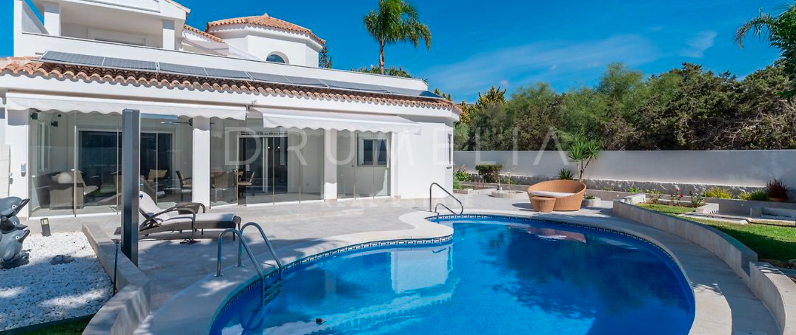 Ekskluzywna Odnowiona Willa z Maksymalnym Systemem Bezpieczeństwa 300 Metrów od Plaży w Marbesa, Wschodnia Marbella