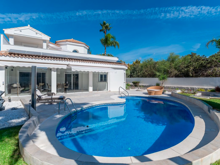 Villa Exclusive Rénovée avec Sécurité Maximale à 300 Mètres de la Plage à Marbesa, Marbella Est