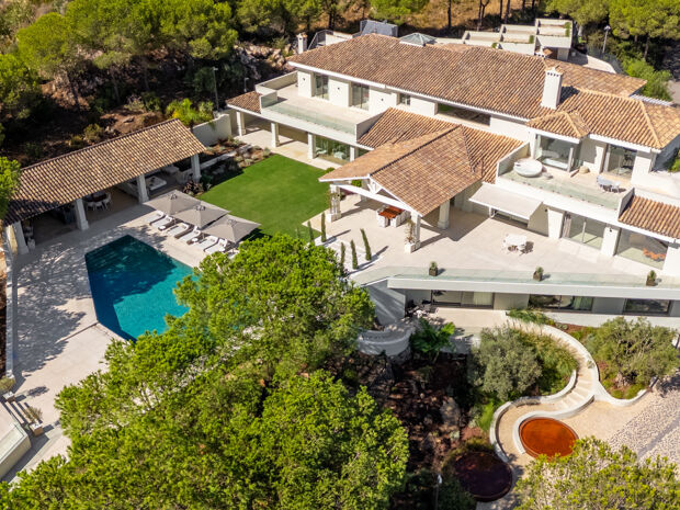 Villa à Vendre à Almenara, Sotogrande Alto, Villa de Sept Chambres avec Vue Panoramique sur la Mer et le Golf
